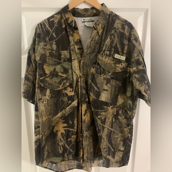 Camouflaged Columbia short sleeve button down - Picture 1 of 4